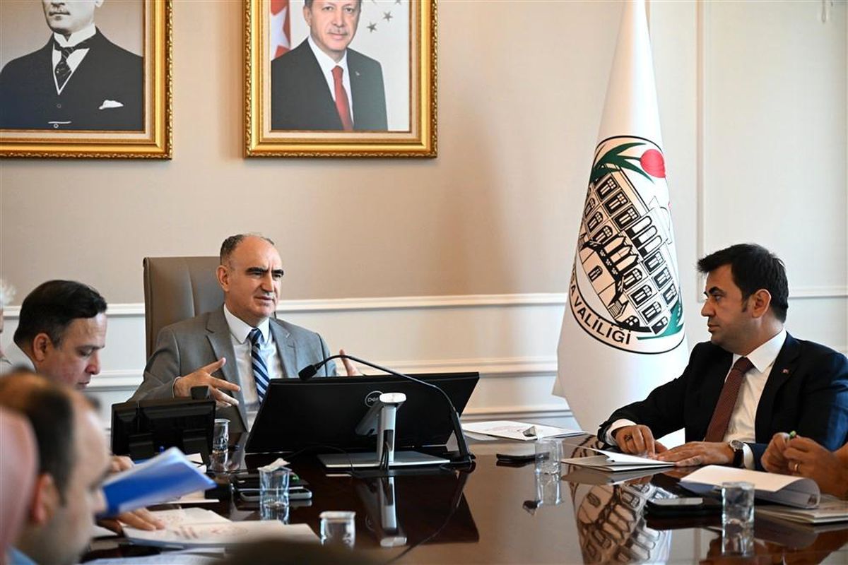 Vali Özkan: "Güçlü aile, güçlü toplum ve güçlü devlet anlayışının temelini oluşturmaktadır"