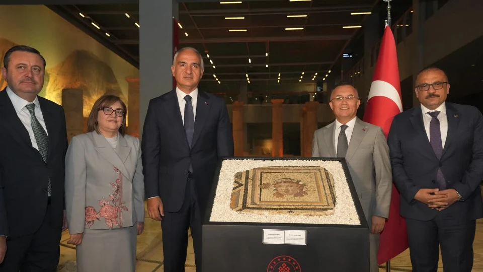 Kültür ve Turizm Bakanlığı açıkladı: ABD'den iade edilen 13'üncü Zeugma mozaik paneli müzedeki yerine yerleştirildi | KÜLTÜR HABERLERİ