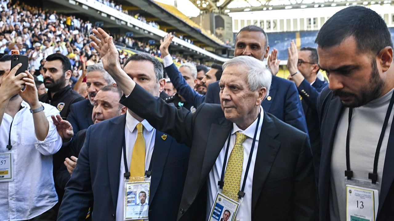 Aziz Yıldırım'dan seçim zaferi sonrası ilk açıklama: Transfer için tarih verdi