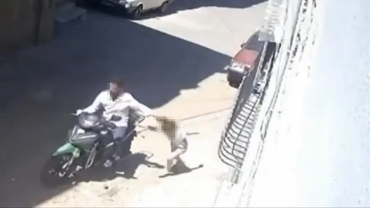 Gaziantep'te vicdanları yaralayan görüntü! Kızını darbedip motosikletle sürükledi