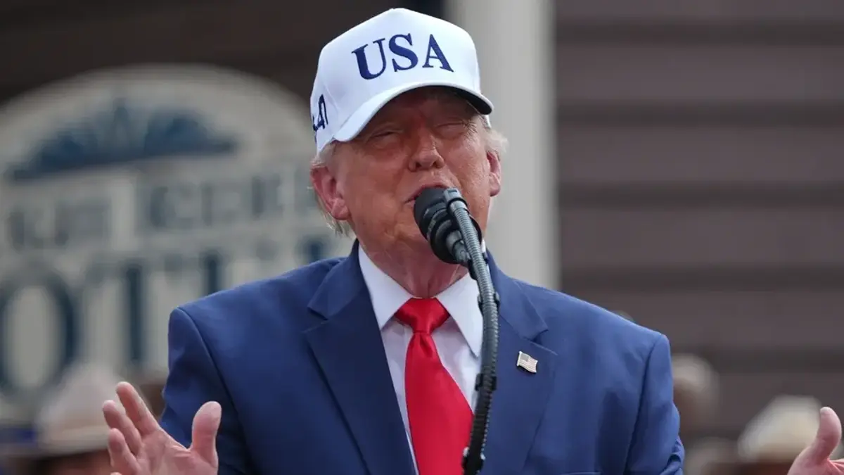 Trump, ABD'nin NATO harcamalarını 'saçma' diyerek eleştirdi