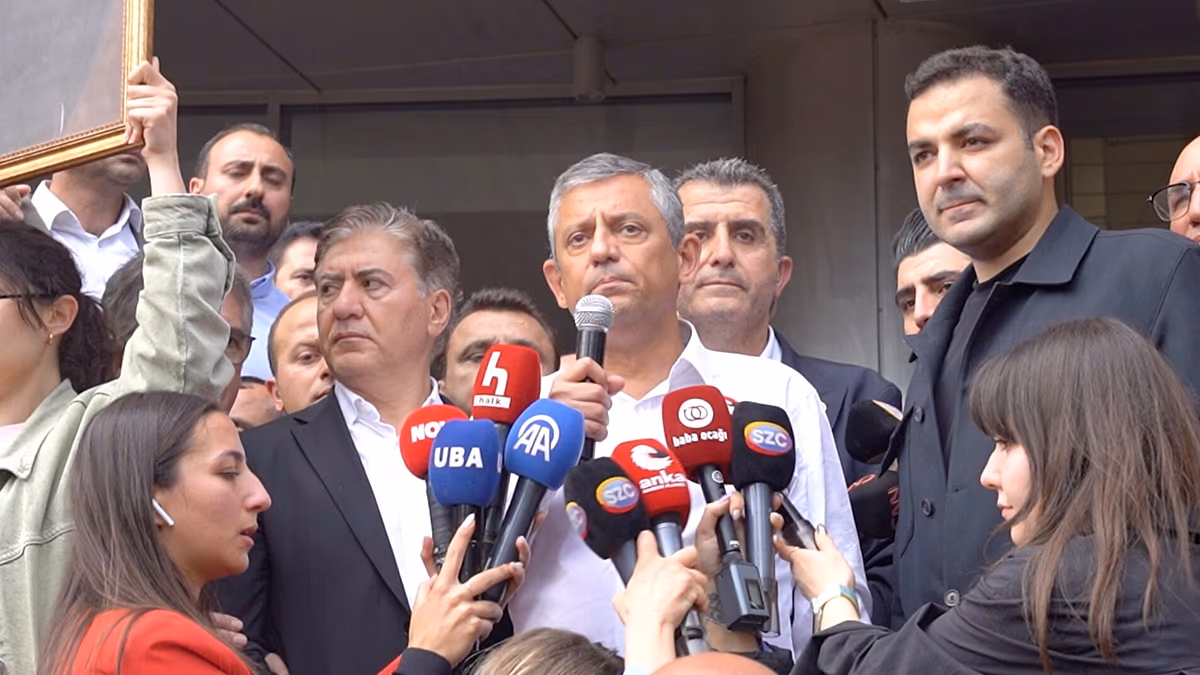 Özel yeni partiyi duyurdu: 'Vakti gelmiş bir vedanın hüznü'