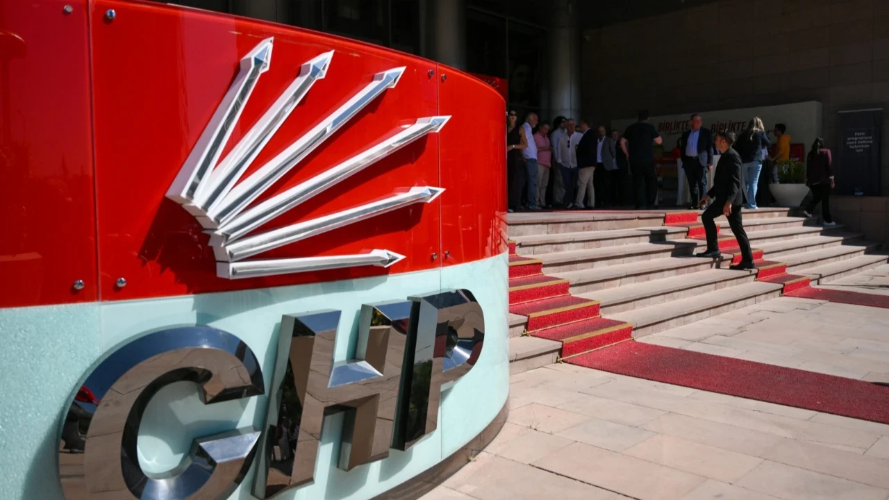 İstanbul'da CHP'nin 7 ilçe yönetimi görevden alındı