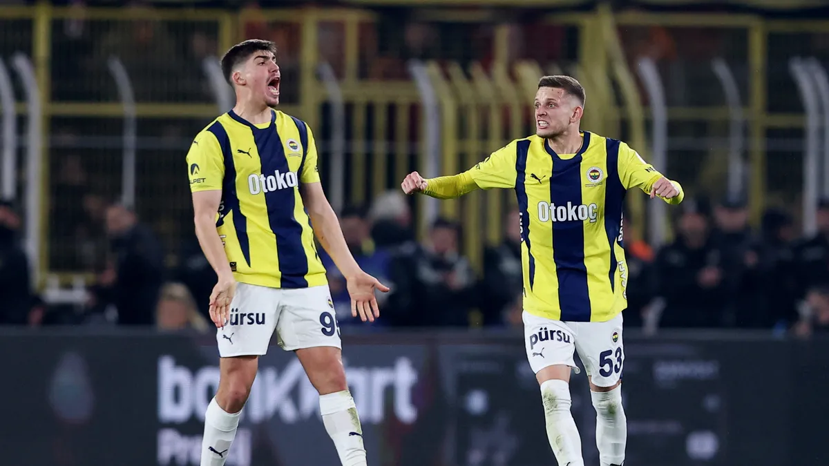 Fenerbahçe'nin eski yıldızları Galatasaray'a! Gündemde o isimler var