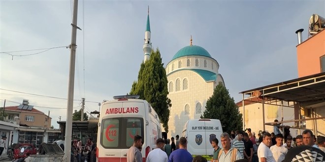 Cami inşaatında 2 işçi iskeleden düştü: 1 ölü, 1 yaralı