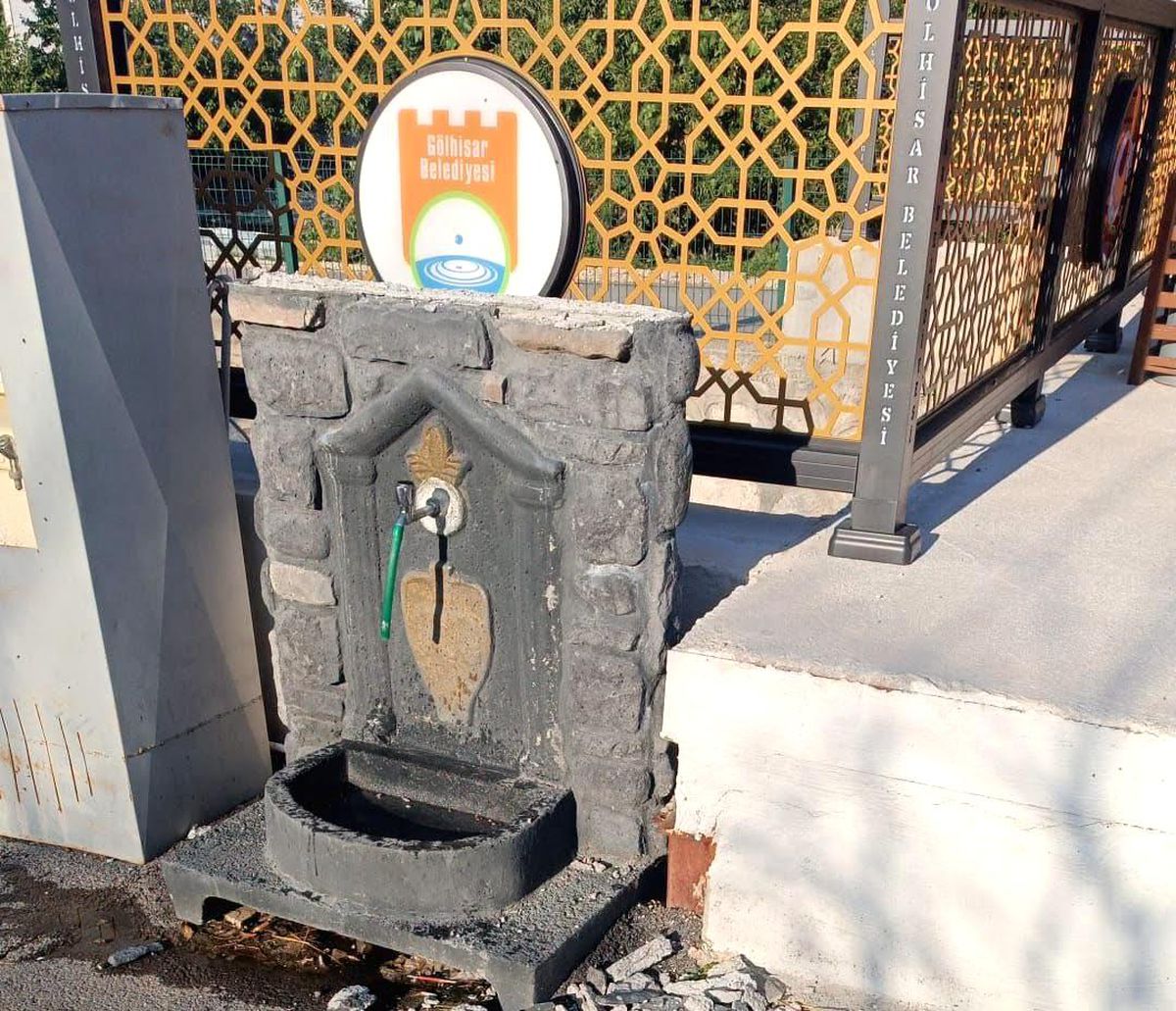 Burdur'da çeşmeye zarar veren gençlere idari yaptırım