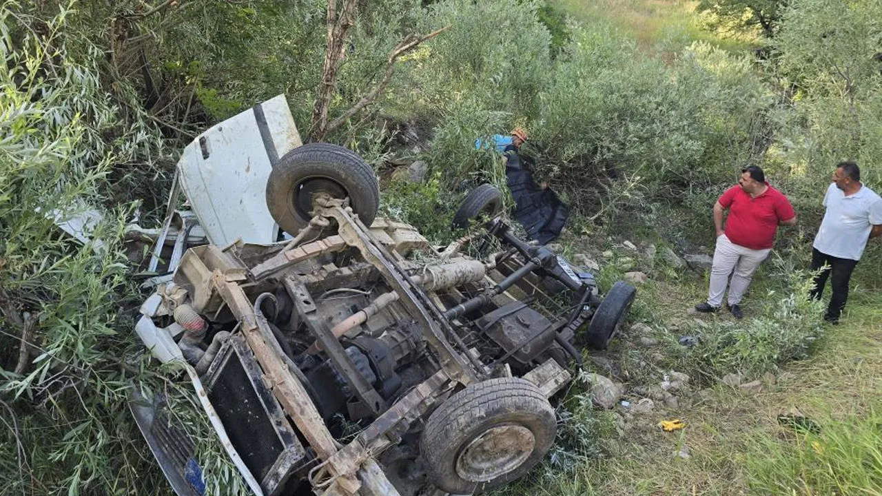 Bingöl'de feci kaza! Pikap uçuruma yuvarlandı: 3 ölü, 2 yaralı