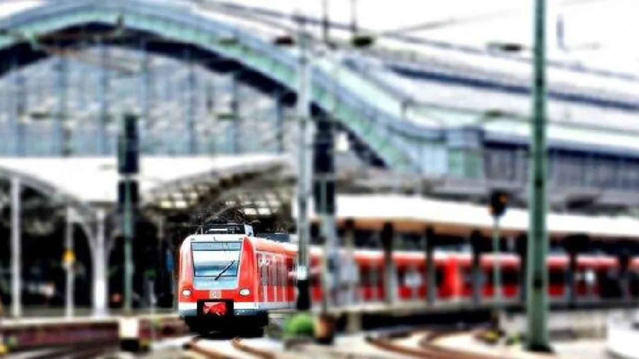 Almanya genelinde tren seferleri durdu