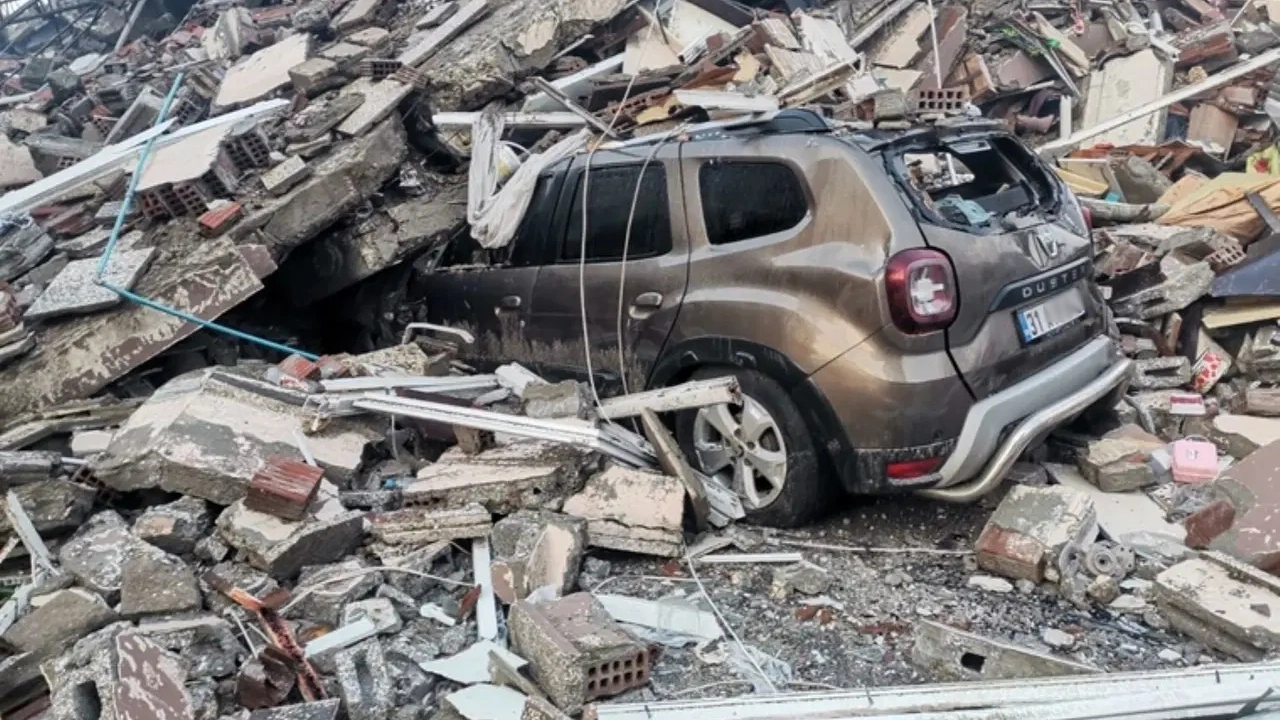 Deprem hasarlı araçlarla bankaları dolandıran şebeke yakalandı