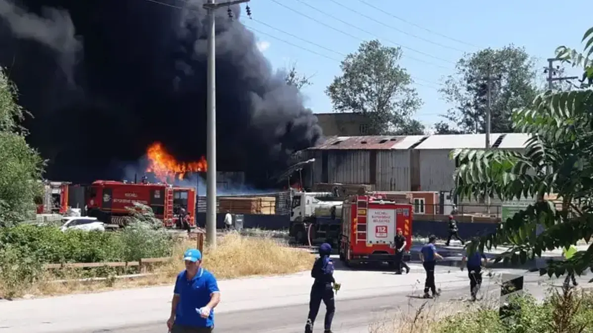 Kocaeli'de fabrika yangını! 1 işçi hayatını yaybetti
