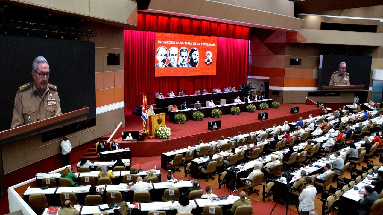 Küba'da reform zirvesi: Komünist Parti olağanüstü toplanıyor