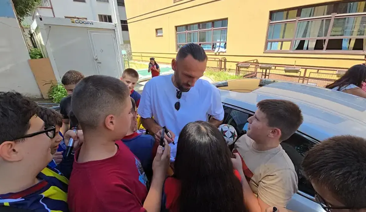 Vedat Muriqi'ye öğrencilerden büyük ilgi