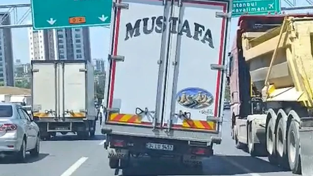 Tem Otoyolu'nda kamyonun tehlikeli yolculuğu kamerada