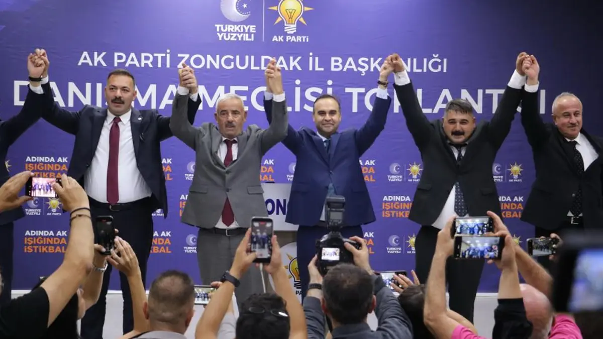 CHP'de istifalar sürüyor! İki isim daha AK Parti'ye katıldı