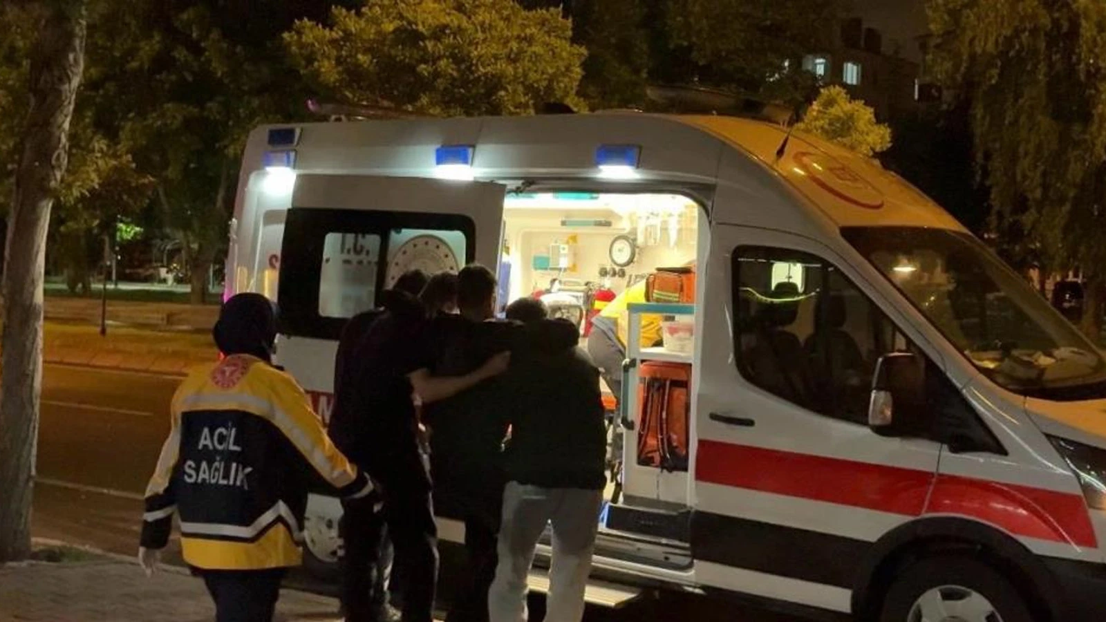Kayseri'de dehşet: Parkta çocuklar arasında çıkan bıçaklı kavgada 2 kişi yaralandı