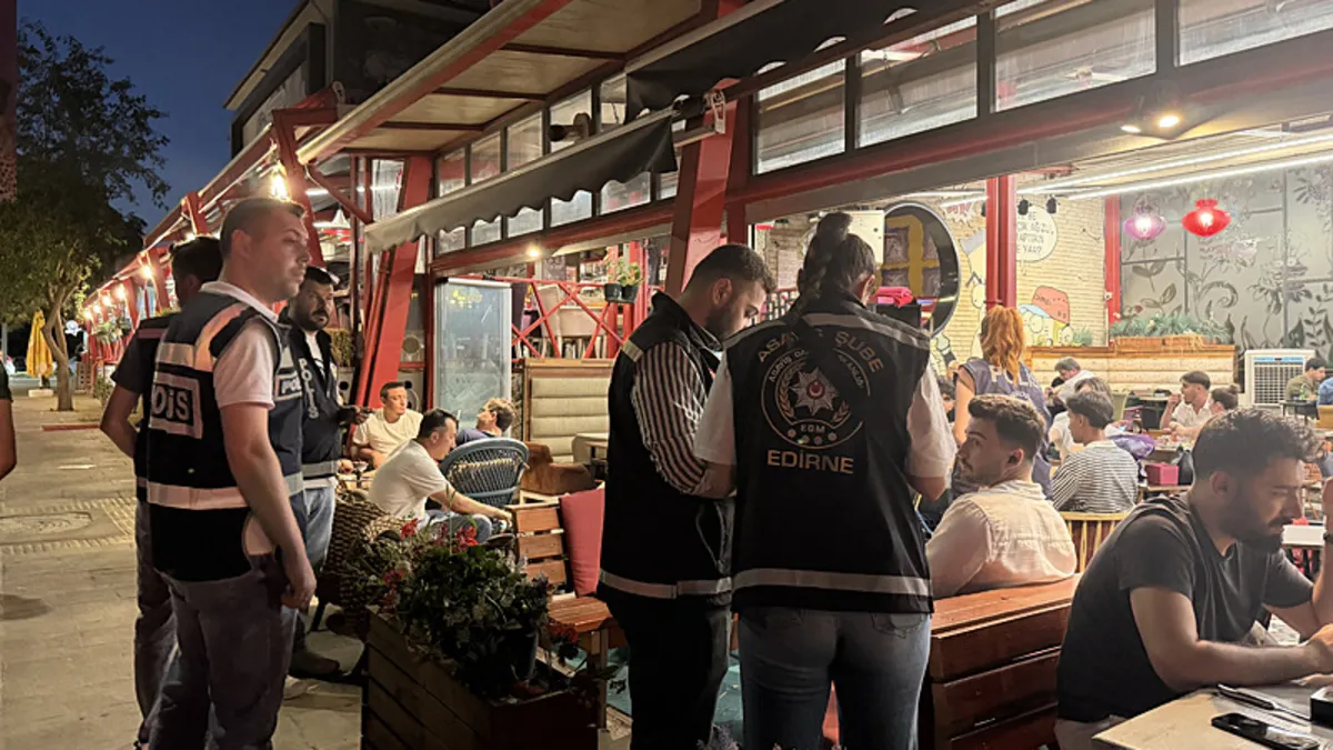 Edirne'de gece yarısı uygulaması: 1964 kişi ve 458 araç denetlendi!