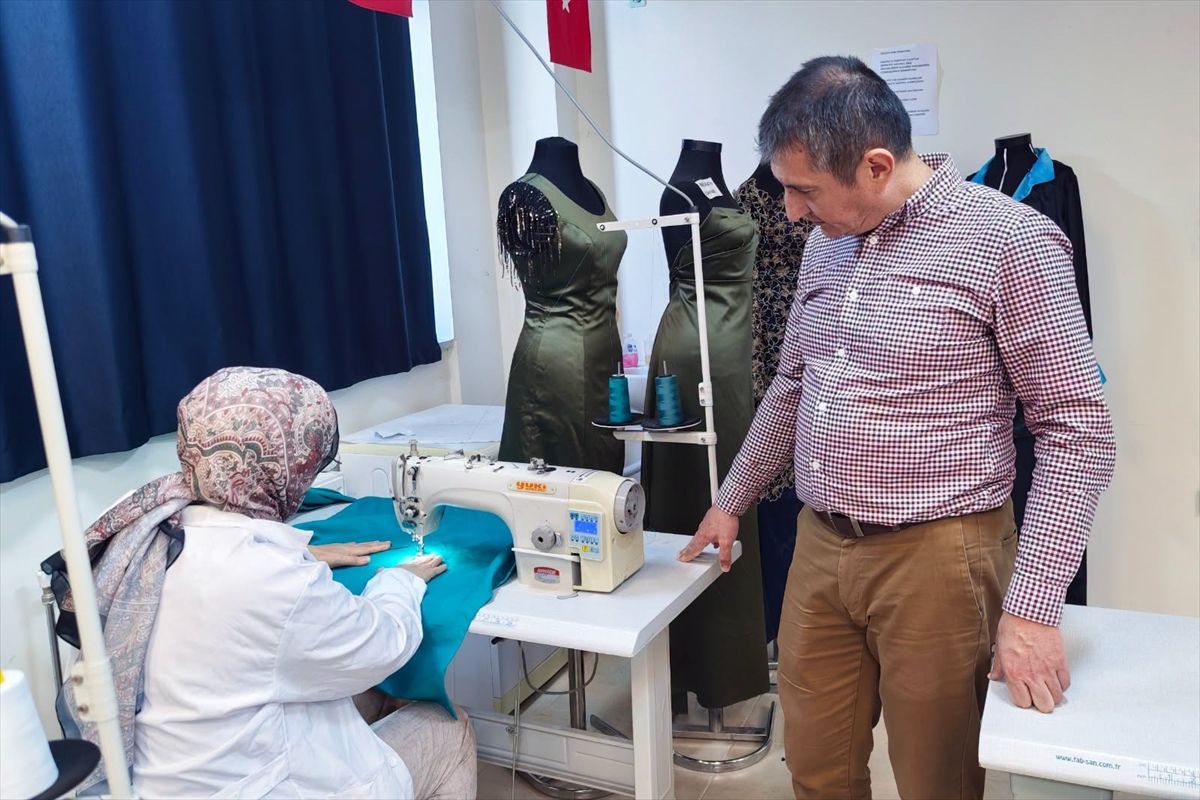 Trakya Üniversitesinde öğrenciler hastane tekstili üretiyor