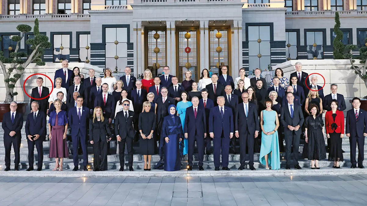 Çekya ikiye bölündü geldi! Kriz aile fotoğrafında