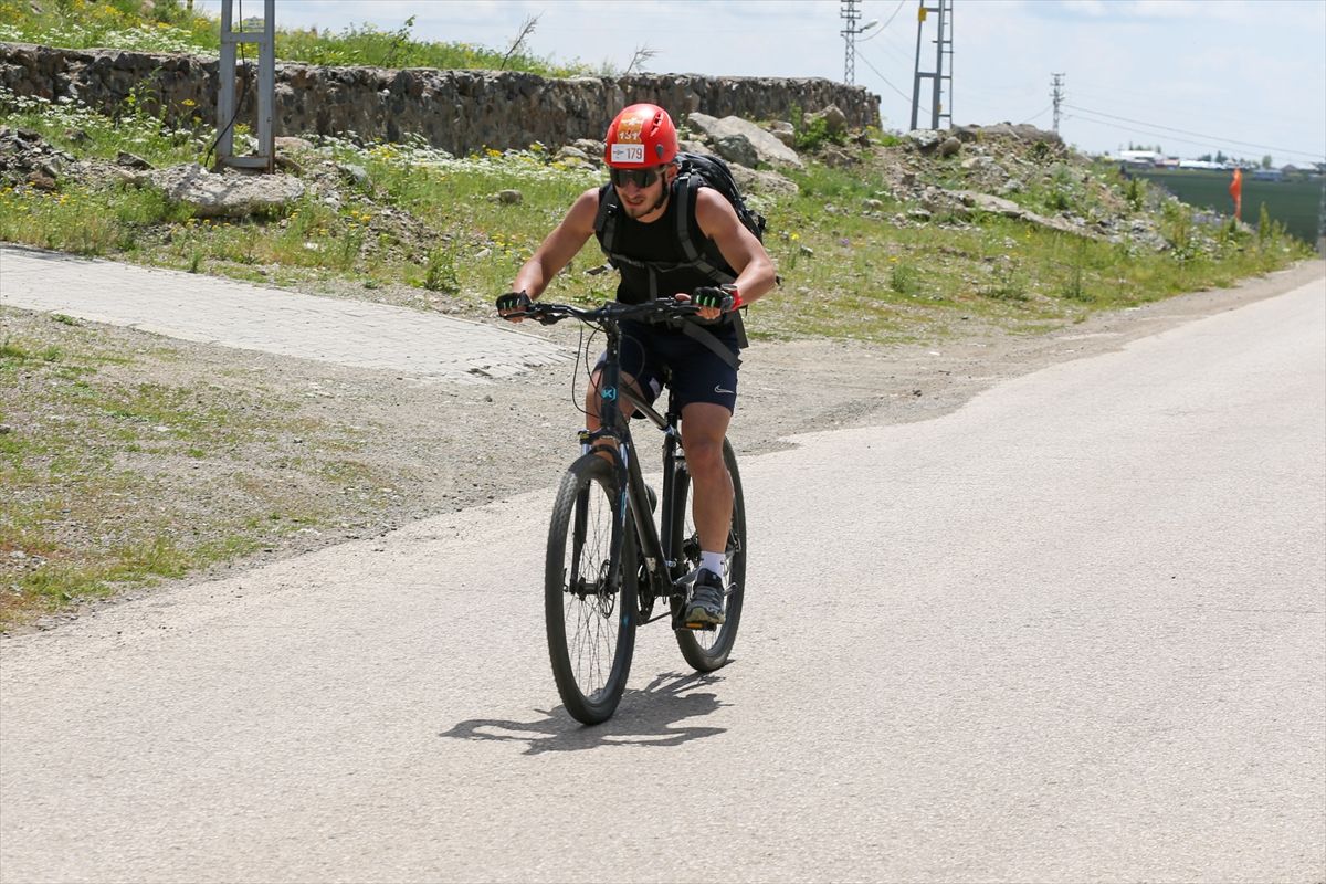 Erzurum'daki PalanExtreme'de 6 ülkeden sporcular, Karayazı'da pedal çevirdi
