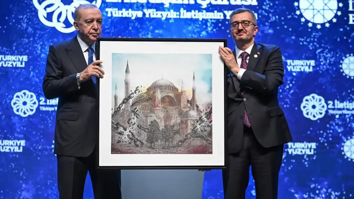 Cumhurbaşkanı Erdoğan'a Ayasofya tablosu hediye edildi