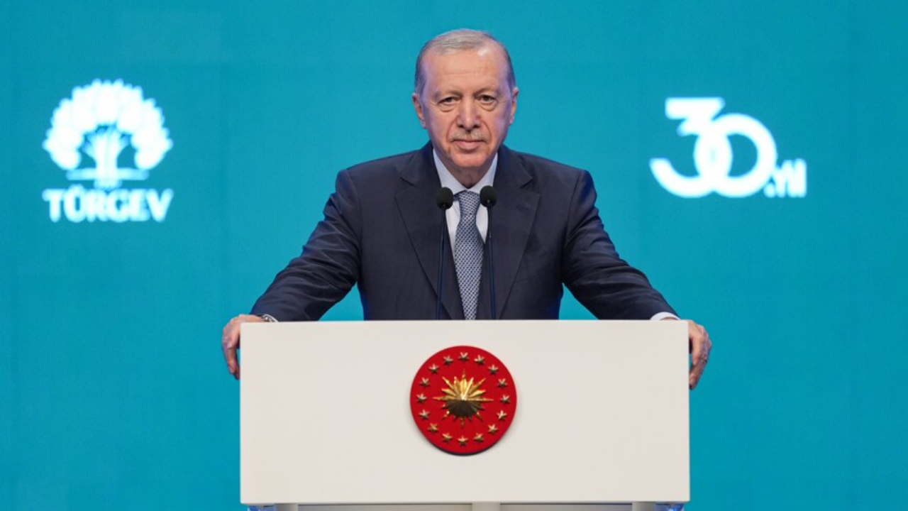 Cumhurbaşkanı Erdoğan: Kendisini akışa bırakan değil, akışa yön veren bir gençlik yetiştireceğiz