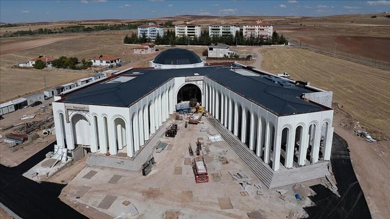 Bahçeli'nin bağışladığı arsadaki dev cemevi kapılarını açıyor