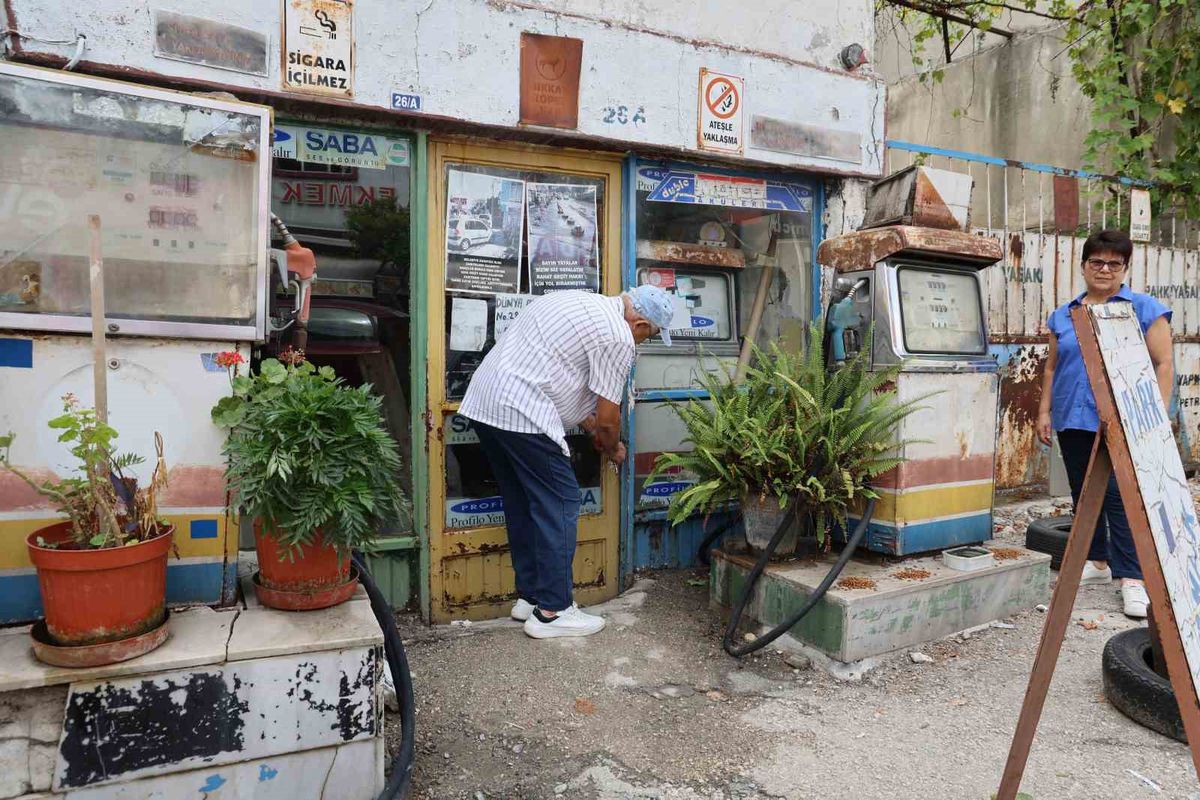 Adana'da 92 Yıllık Akaryakıt İstasyonu Zamana Meydan Okuyor