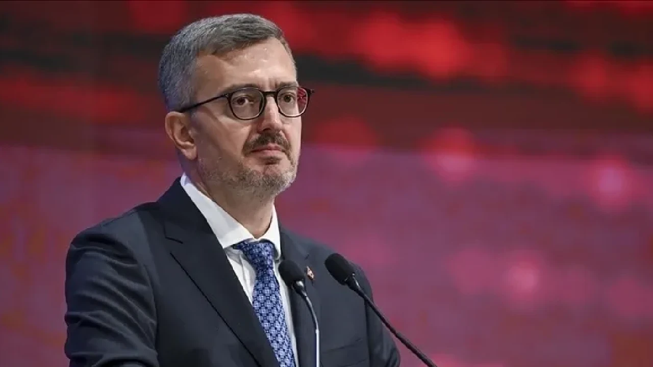 İletişim Başkanı Duran’dan karne mesajı! “Tüm öğrencilerimizi yürekten tebrik ediyorum”