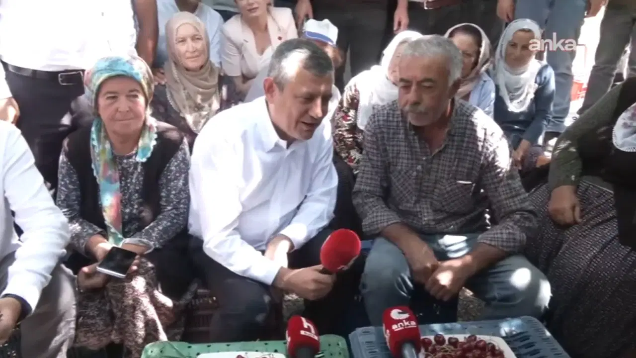 CHP lideri Özgür Özel, Niğde'de işçilerle bir araya geldi