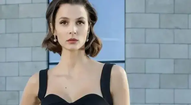 Büşra Develi, taksiye sıkışan kedi için seferber oldu
