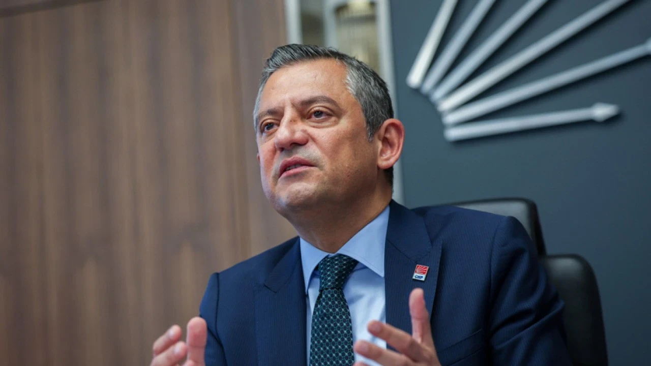 Özgür Özel 10 gün içinde o adımı atıyor: 3 büyükşehir ise sıcak bakmıyor
