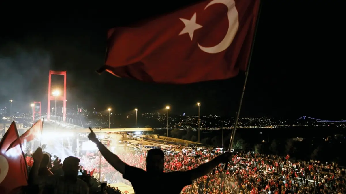 İstanbul'da "15 Temmuz Gecesi" fotoğraf sergisi açıldı