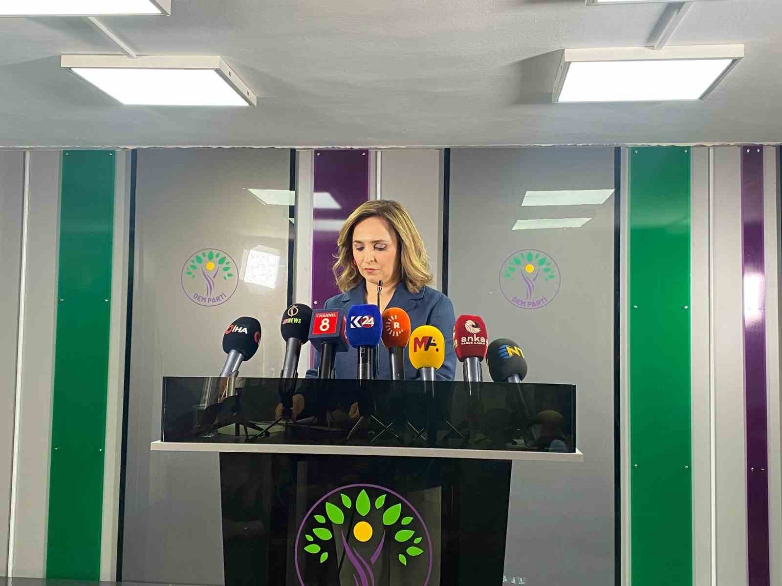 DEM Parti'den dikkat çeken açıklama: "Öcalan gazetecilerle buluşmak istiyor"
