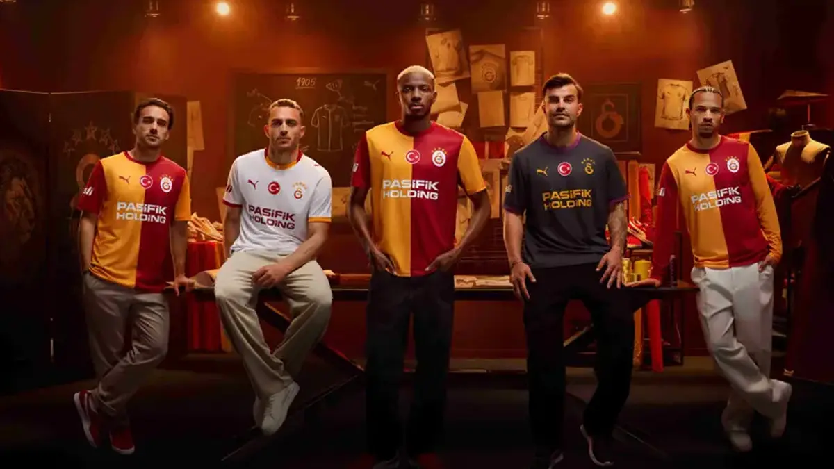 5 yıldızın yeri değişti! İlk... Galatasaray’ın yeni sezon formaları tanıtıldı! İşte fiyatı