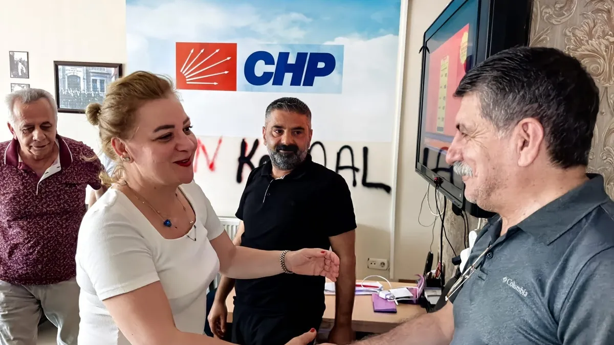 CHP’de hain Kemal krizi: Muhip Kanko’nun pozu ortalığı karıştırdı