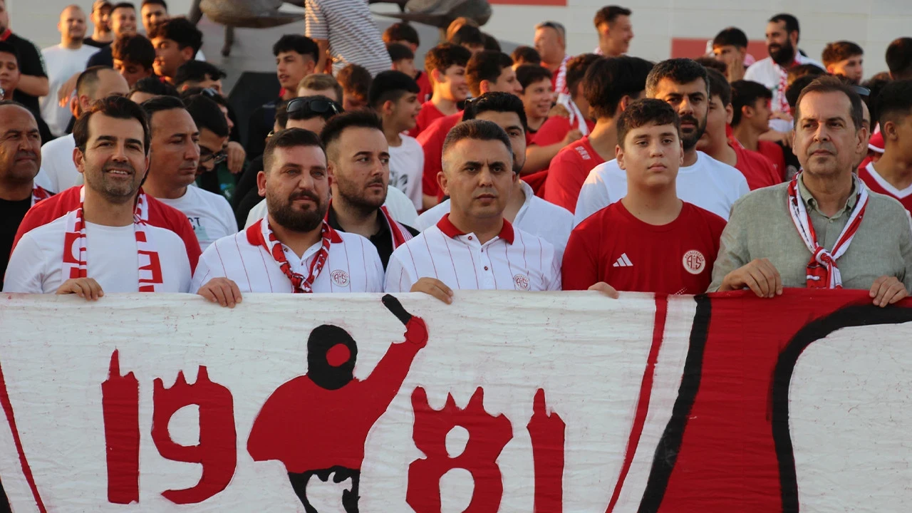 Antalyaspor'da yeni yönetim sahaya indi