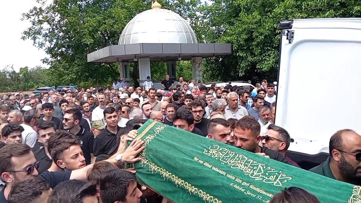 İznik Gölü'nde boğulan 21 yaşındaki İsmail İmamoğlu son yolculuğuna uğurlandı