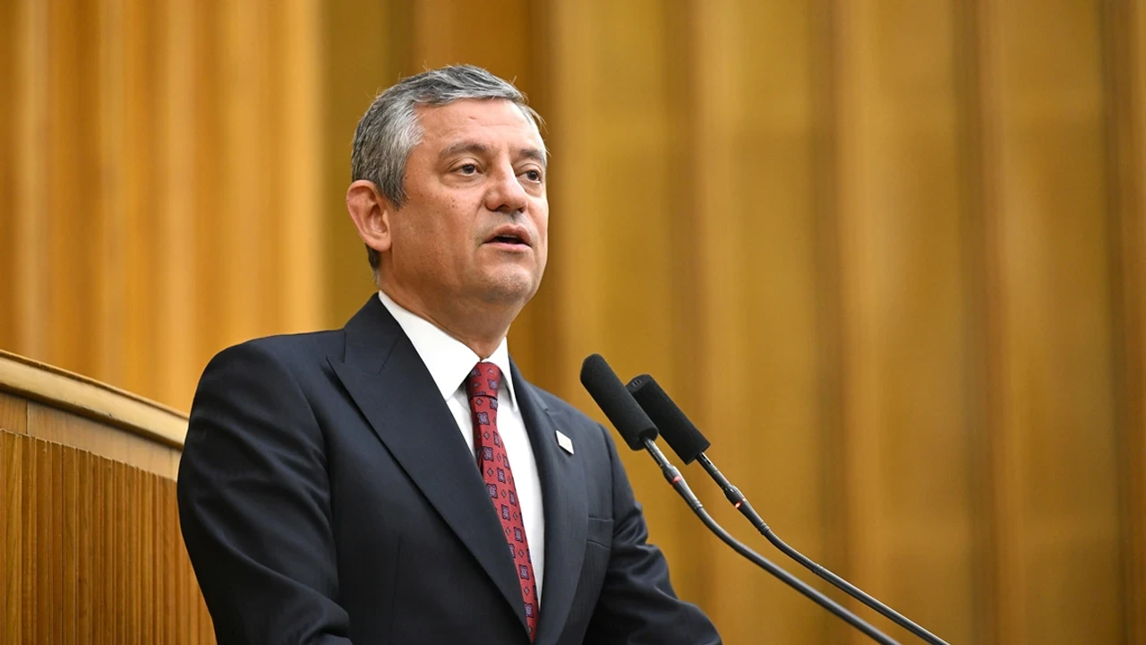 Özgür Özel yine Türkiye'yi uluslararası basına şikayet etti
