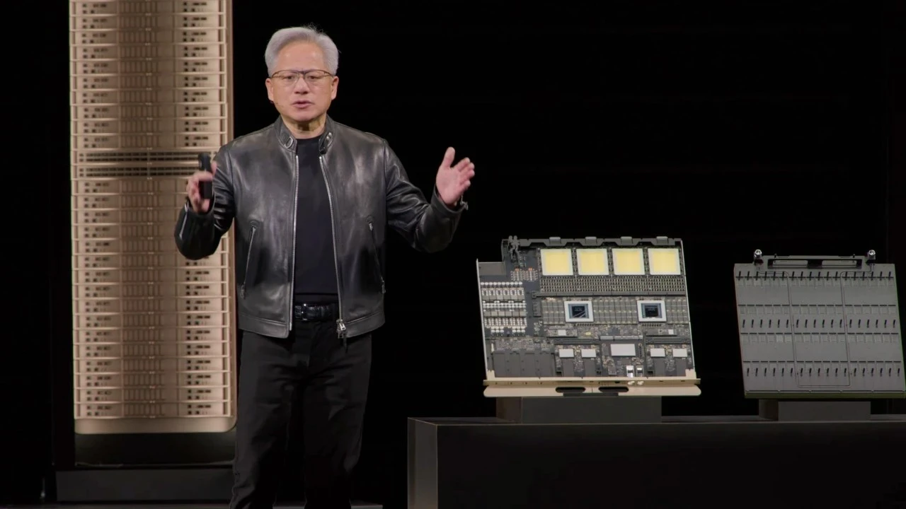 Nvidia CEO Huang'ın ikonik ceketi rekor fiyata satıldı