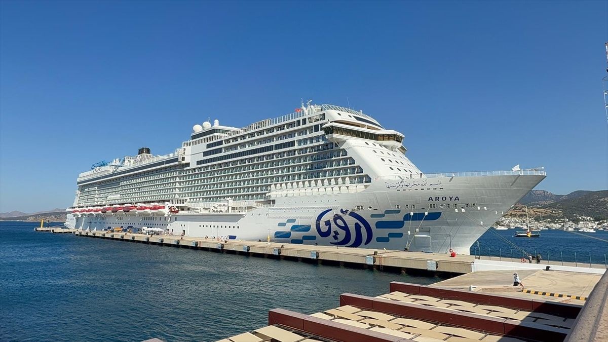 Bodrum'a "Aroya" kruvaziyeriyle 1489 turist geldi