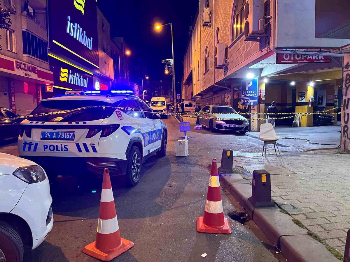 Eyüpsultan'da motosikletli şüphelilerden silahlı saldırı: 1 yaralı
