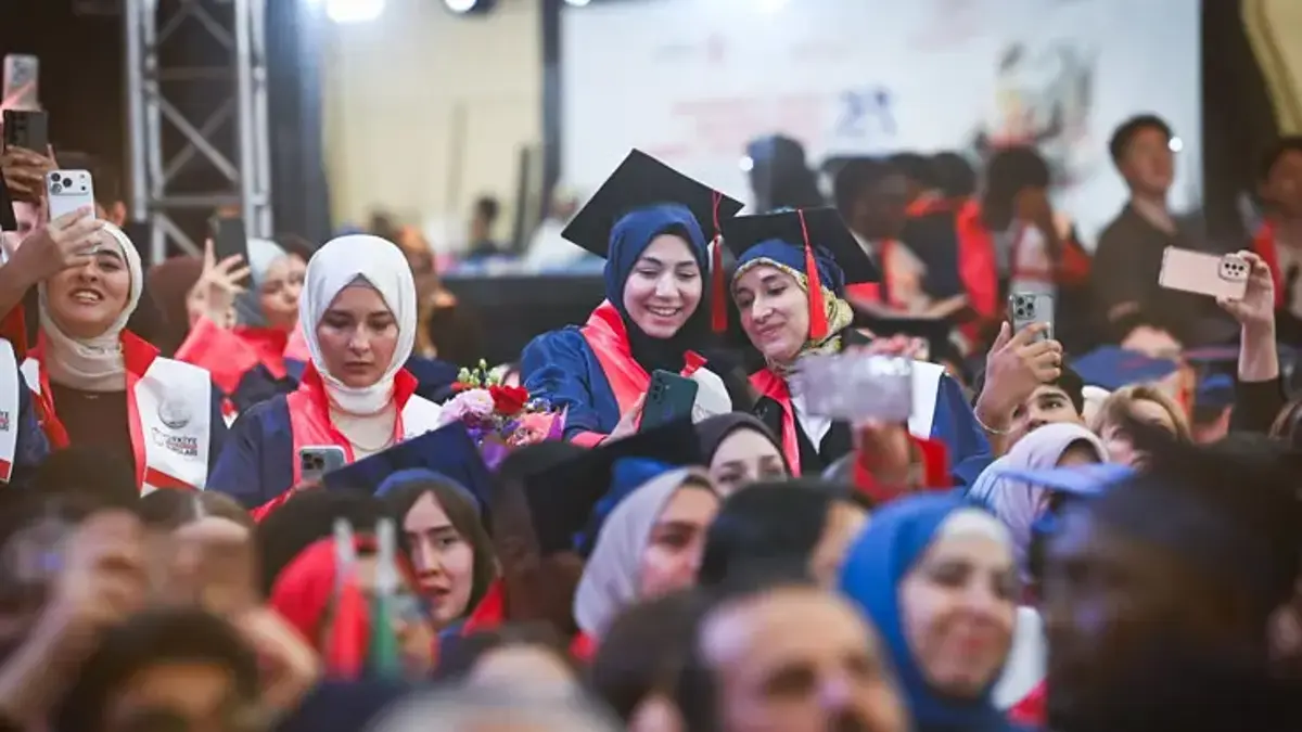 110 ülkeden Türkiye'ye gelen öğrenciler mezuniyet sevinci yaşadı! Türkiye Bursları dünyaya 2 bin 800 yeni gönül elçisi kazandırdı