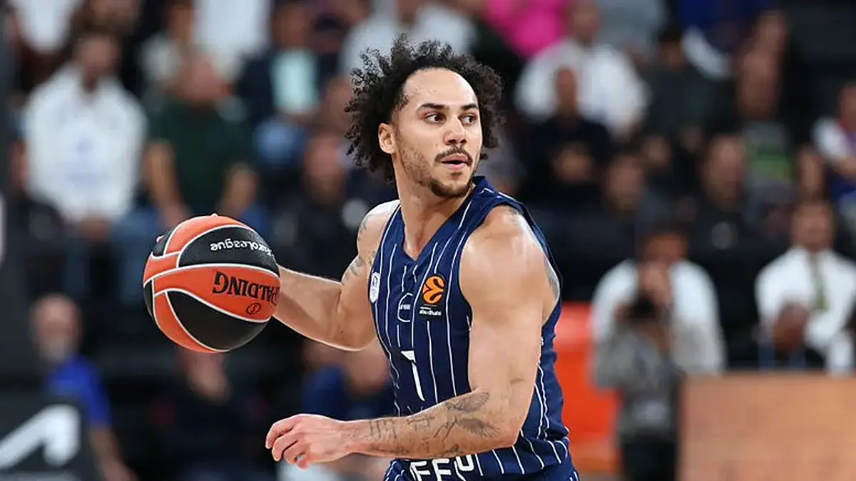 Anadolu Efes, Shane Larkin’e resmen veda etti! Fenerbahçe yolunda...