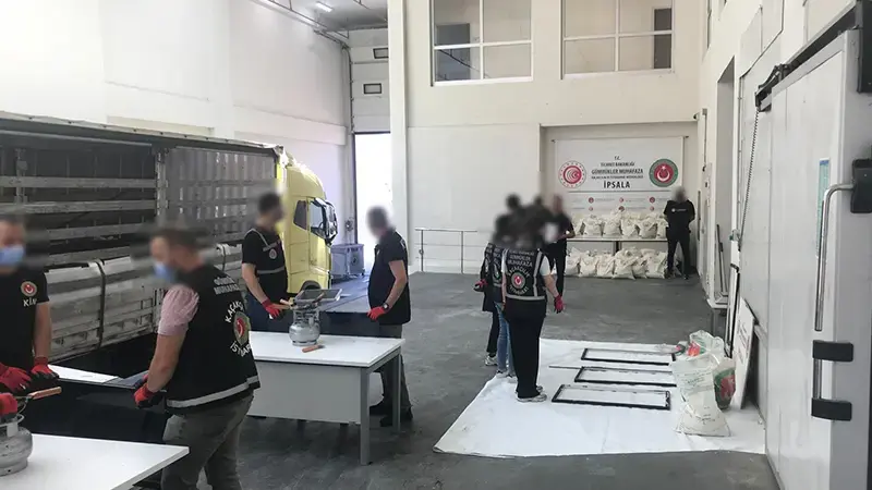 Ticaret Bakanlığı: İpsala'da piyasa değeri 3 milyar TL olan uyuşturucu ele geçirildi