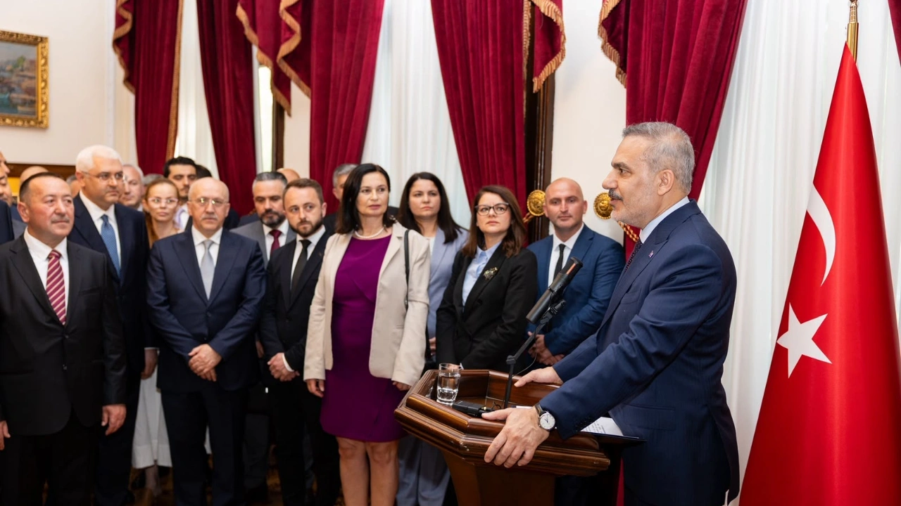 Bakan Fidan Bulgaristan'da Türk siyasetçi ve iş insanları ile görüştü