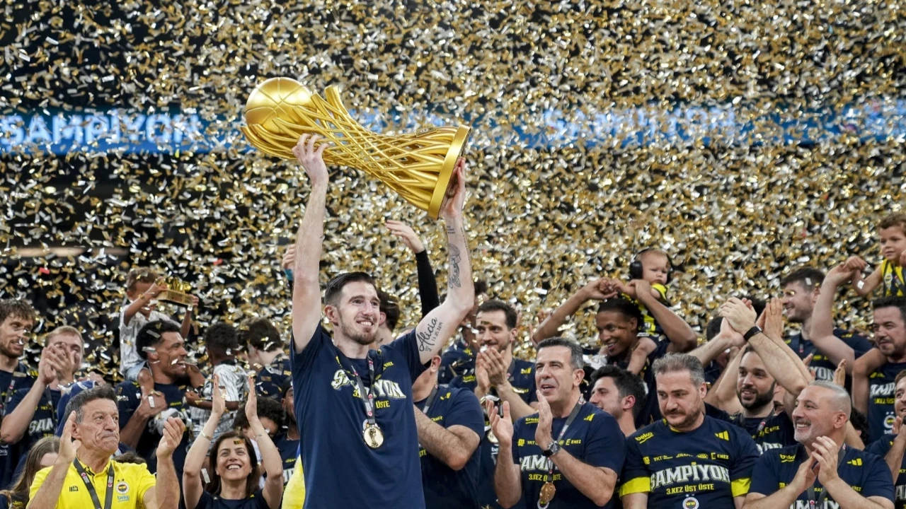 Nando de Colo, şampiyonlukla basketbola veda etti