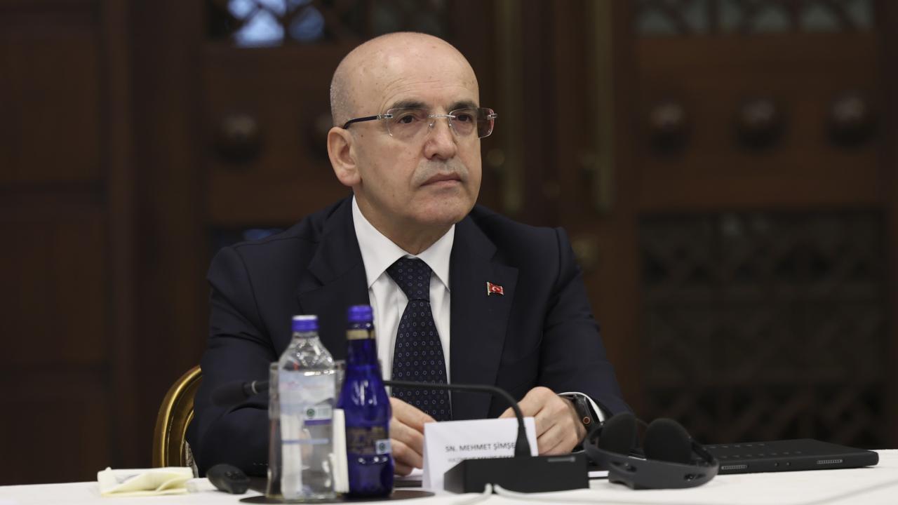 Bakan Şimşek: İç borç çevirme oranları öngörülerimizin altında seyrediyor