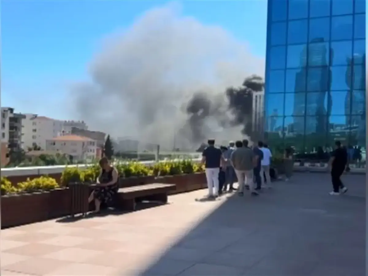 Maltepe'de inşaatın dış cephesi alev aldı: İtfaiyenin müdahalesi zor oldu