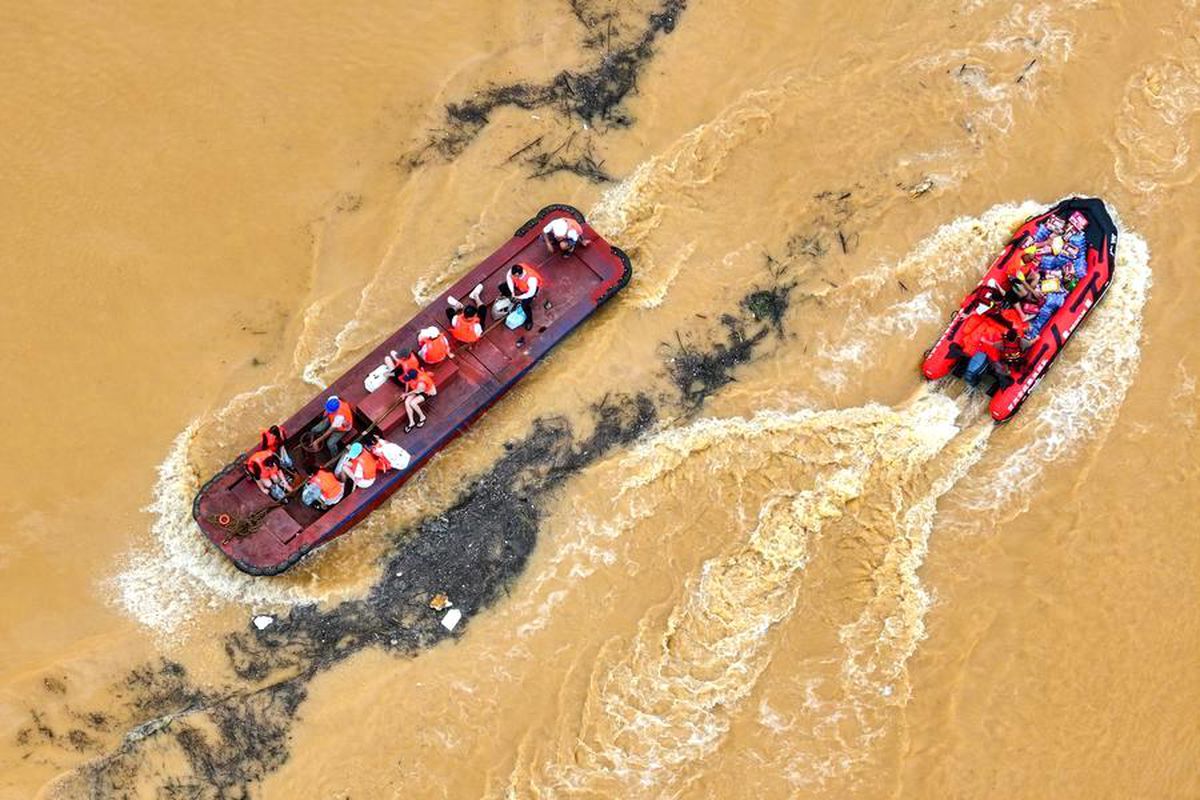 Albüm: Çin'in Guangxi Bölgesinde Kurtarma Ekipleri Selden Etkilenen Bölge Sakinleri İçin Seferber Oldu