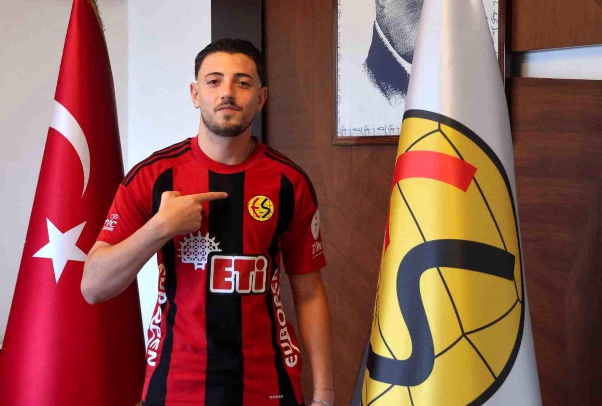 Eskişehirspor'da çifte imza: Ahmet Lütfi Kara ve Arda Okumuş ile anlaşma sağlandı